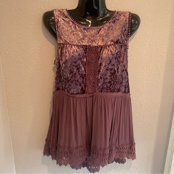 Velvet Lace Trim Top - Picture 3 of 9